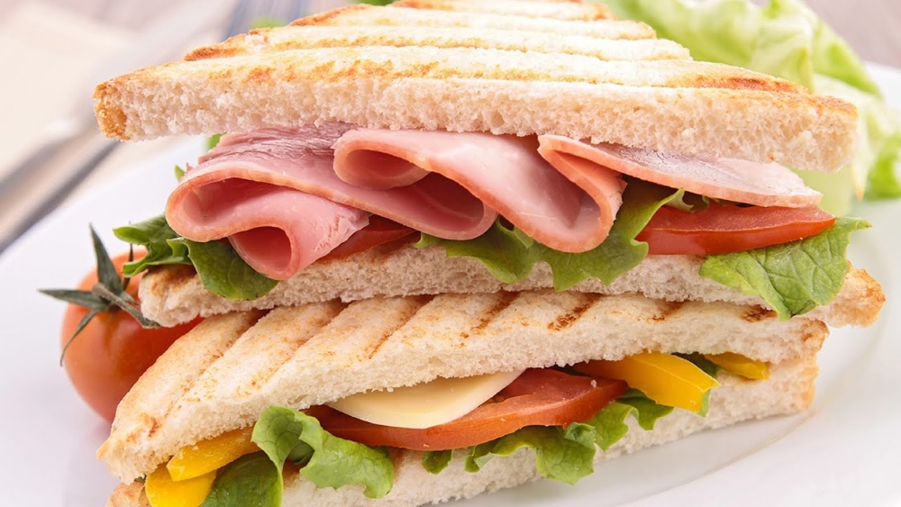 Thịt nguội trong sandwich là điển hình