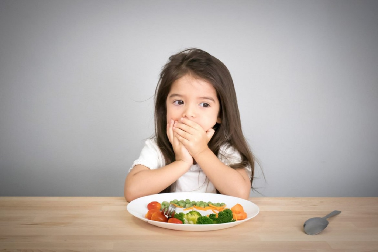 Sai lầm lớn nhất của nhiều phụ huynh trong bữa ăn phụ cho bé