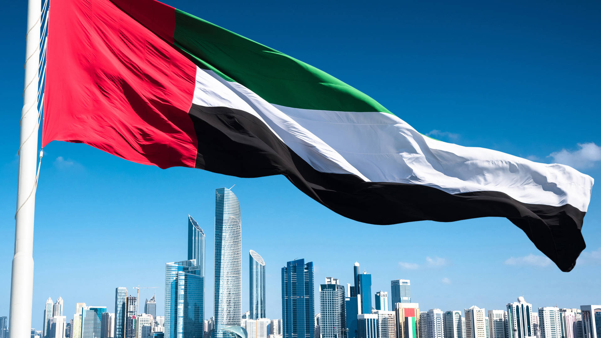 Khách nước ngoài tìm hiểu luật để nắm rõ những quy định về chụp ảnh tại UAE
