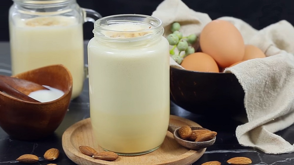 trứng gà và sữa tươi
