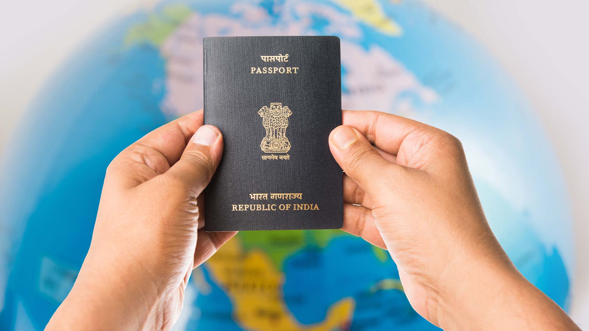 Báo cáo với các cơ quan chức năng để xác nhận việc mất hộ chiếu.